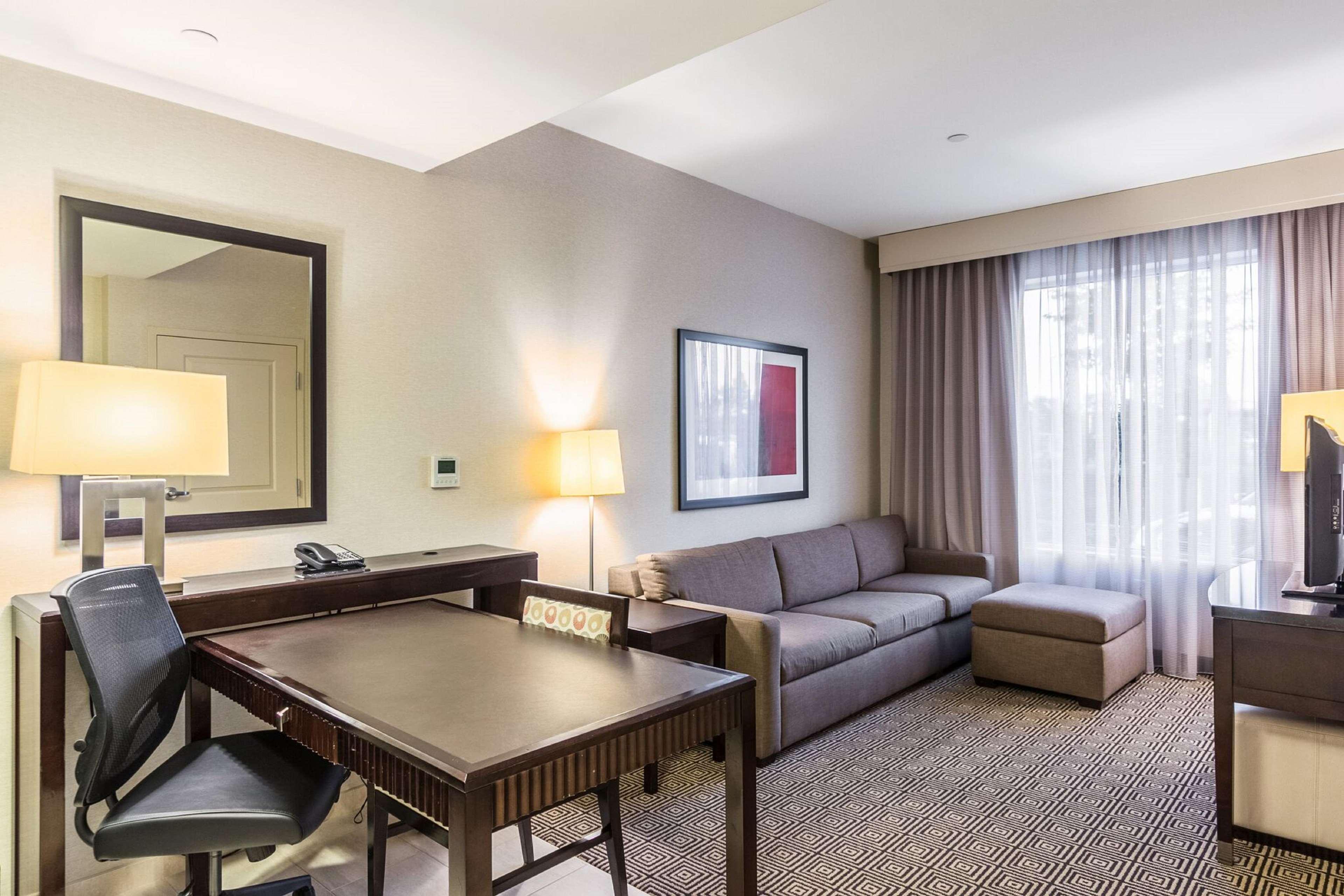 Embassy Suites By Hilton Newark Airport Elizabeth Exteriör bild