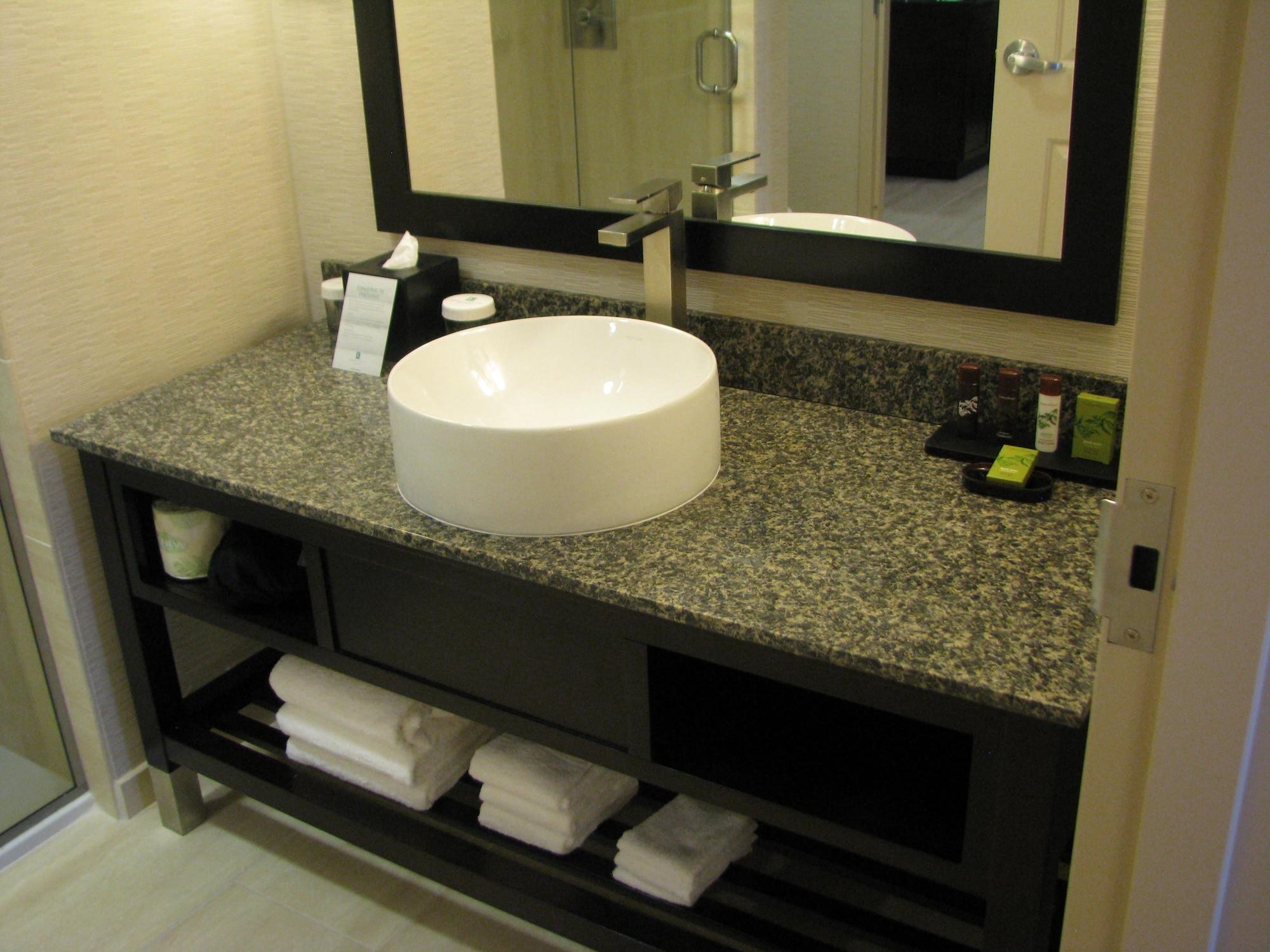 Embassy Suites By Hilton Newark Airport Elizabeth Exteriör bild