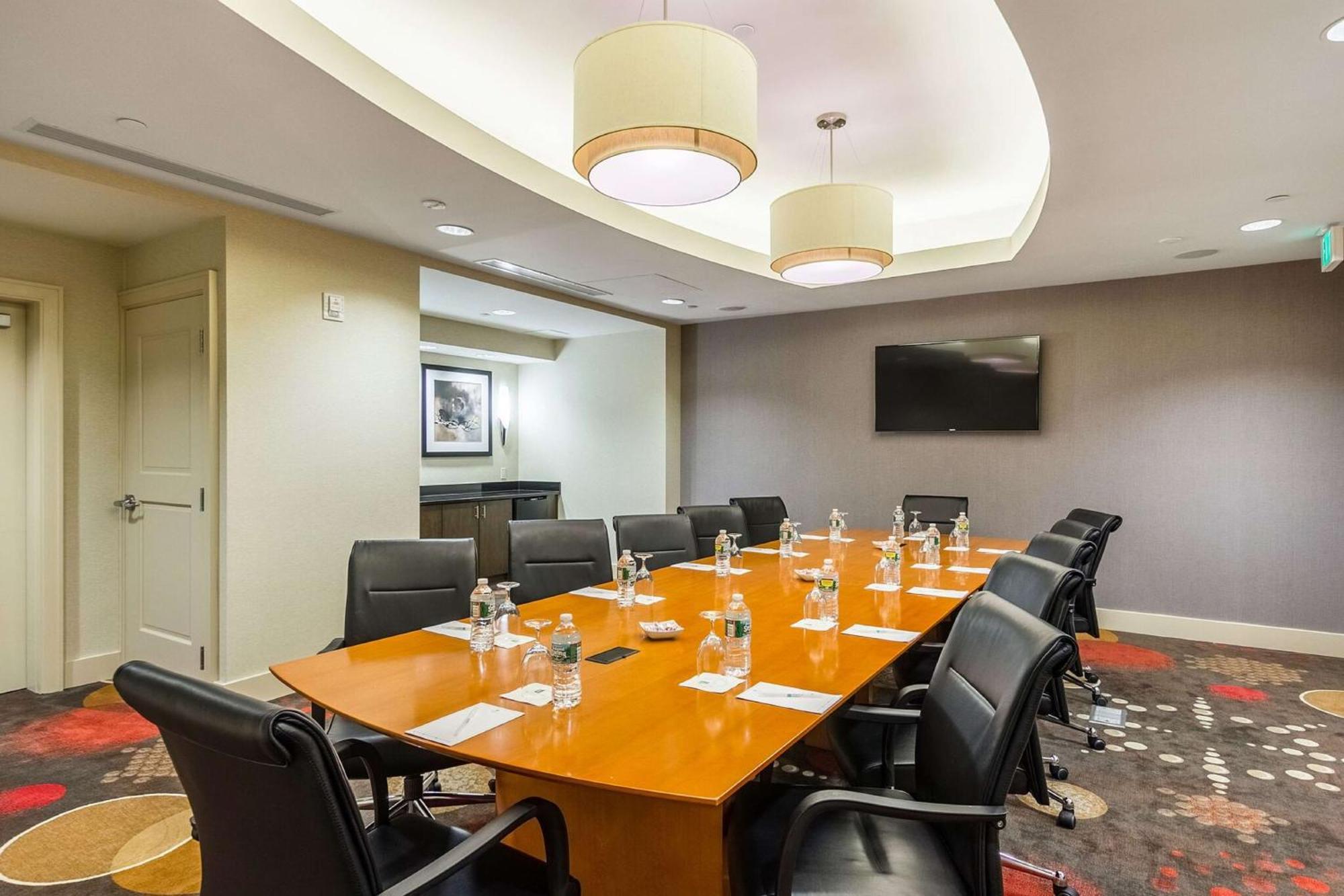 Embassy Suites By Hilton Newark Airport Elizabeth Exteriör bild