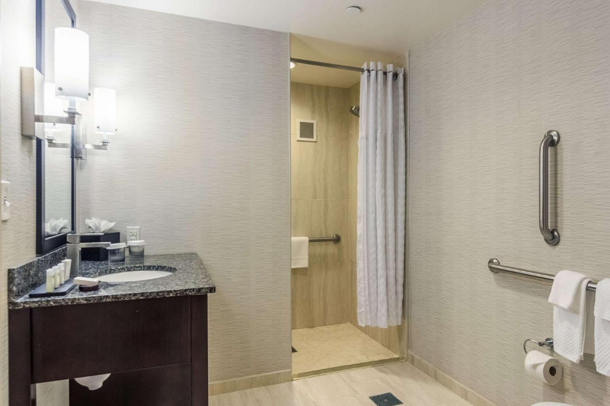 Embassy Suites By Hilton Newark Airport Elizabeth Exteriör bild