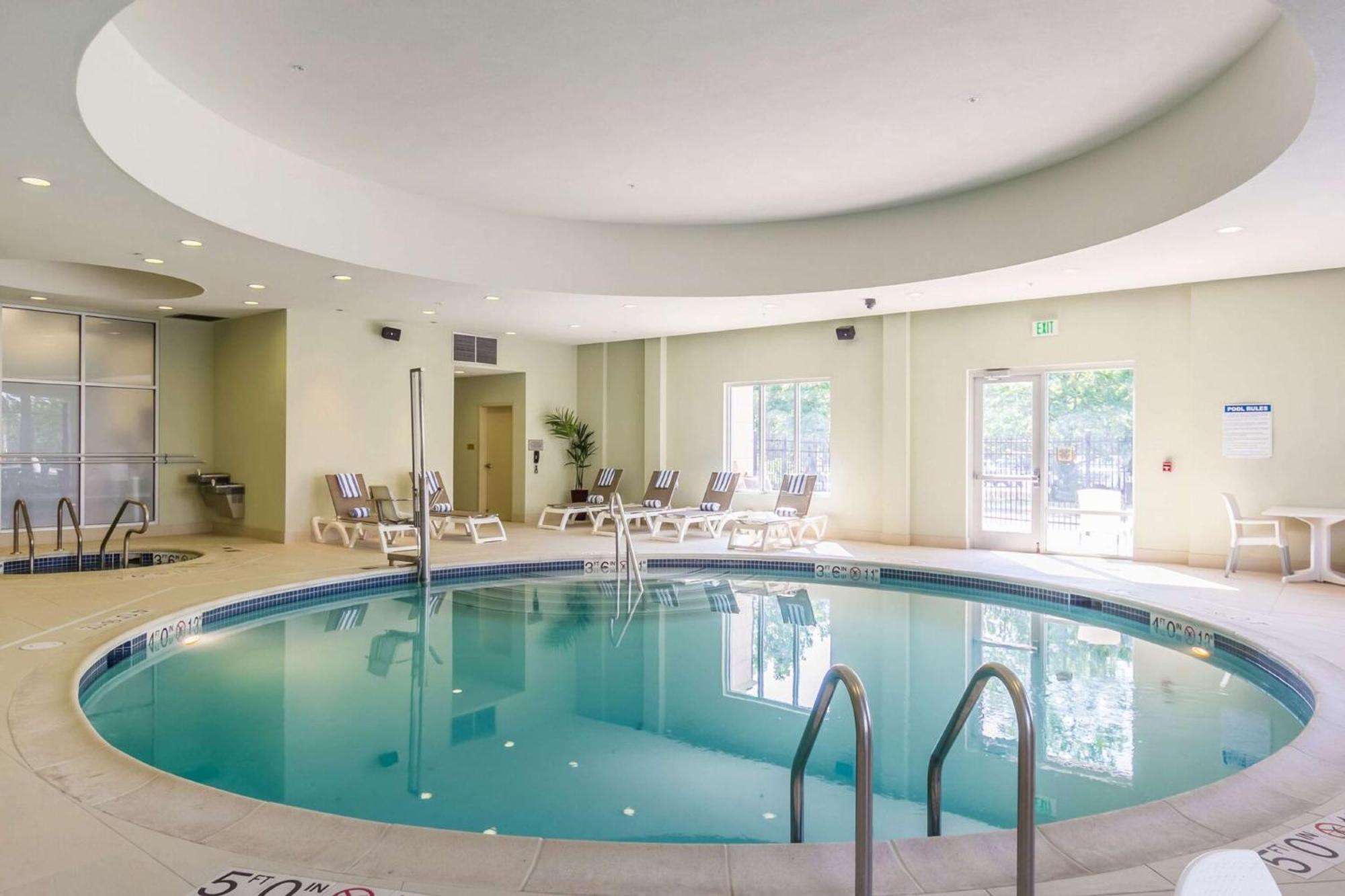Embassy Suites By Hilton Newark Airport Elizabeth Exteriör bild