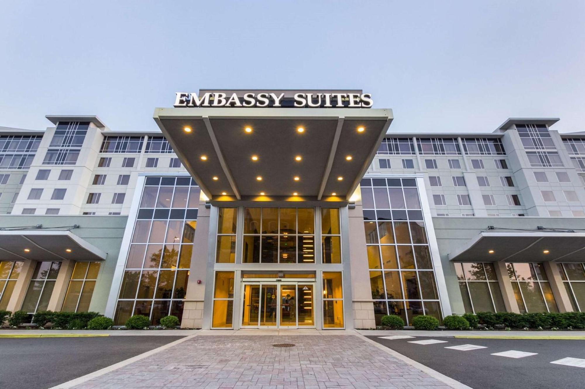 Embassy Suites By Hilton Newark Airport Elizabeth Exteriör bild