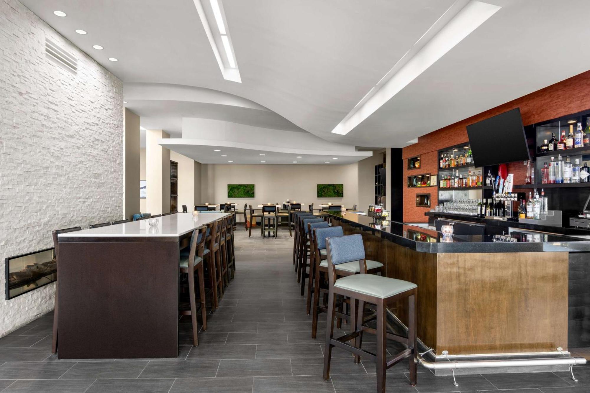 Embassy Suites By Hilton Newark Airport Elizabeth Exteriör bild