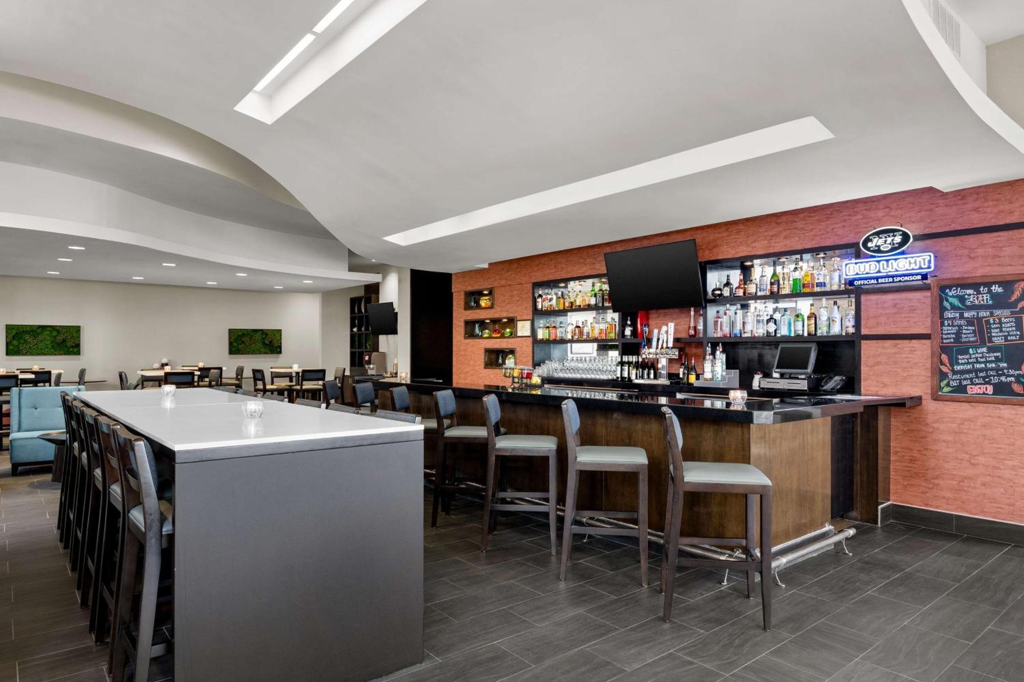 Embassy Suites By Hilton Newark Airport Elizabeth Exteriör bild