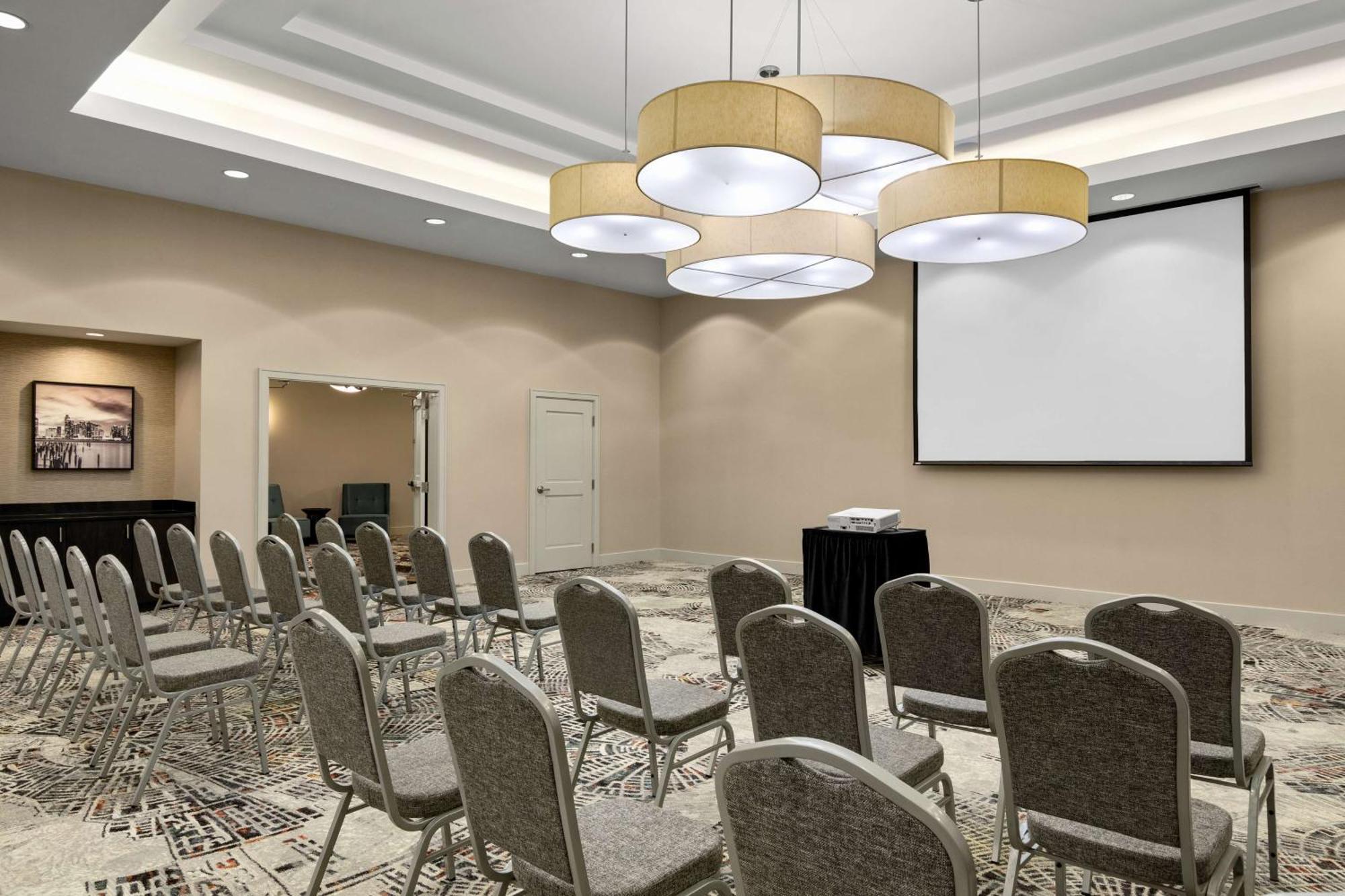 Embassy Suites By Hilton Newark Airport Elizabeth Exteriör bild