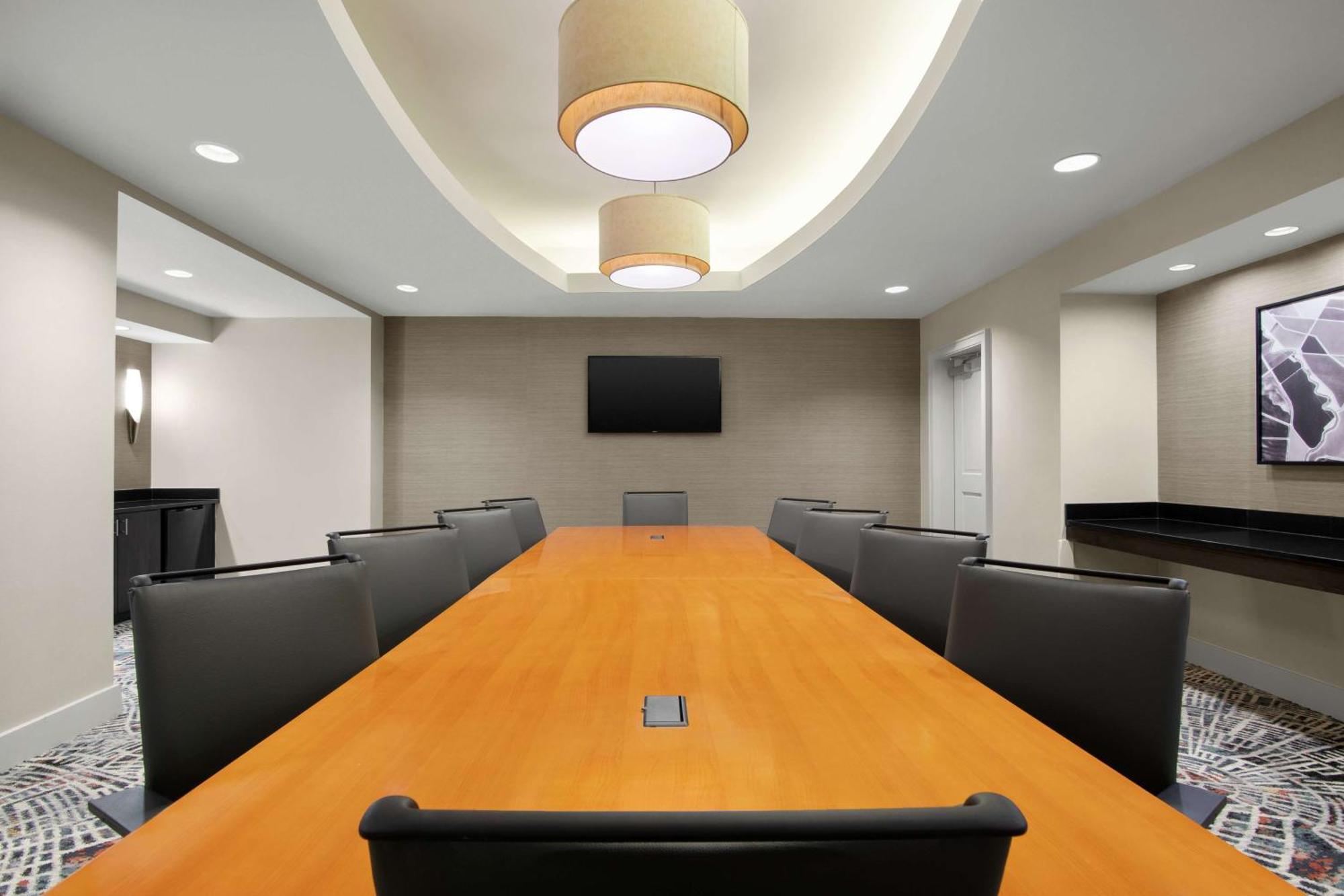 Embassy Suites By Hilton Newark Airport Elizabeth Exteriör bild