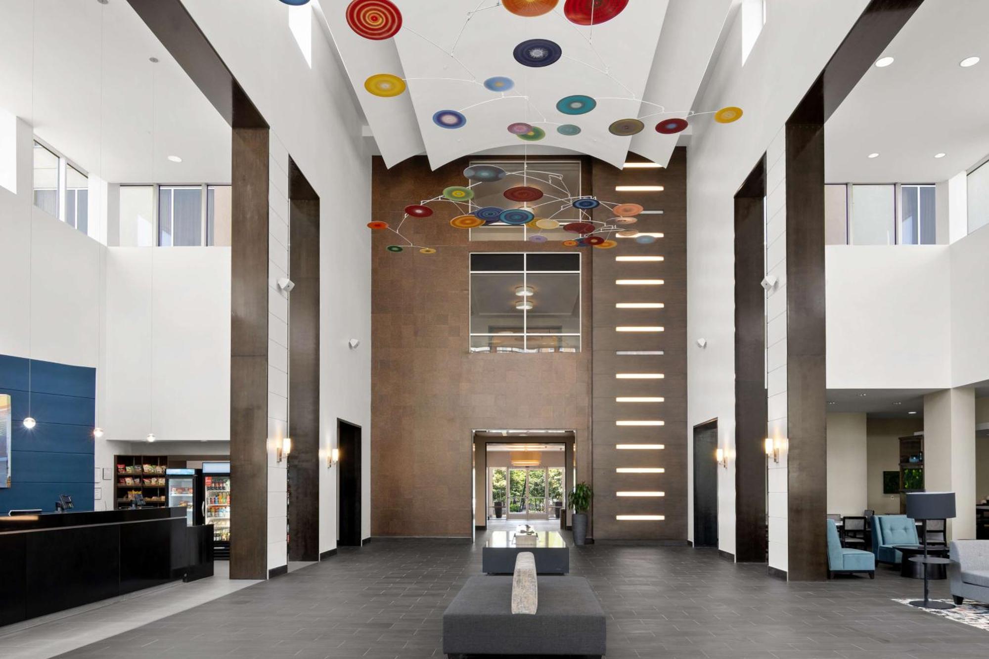 Embassy Suites By Hilton Newark Airport Elizabeth Exteriör bild