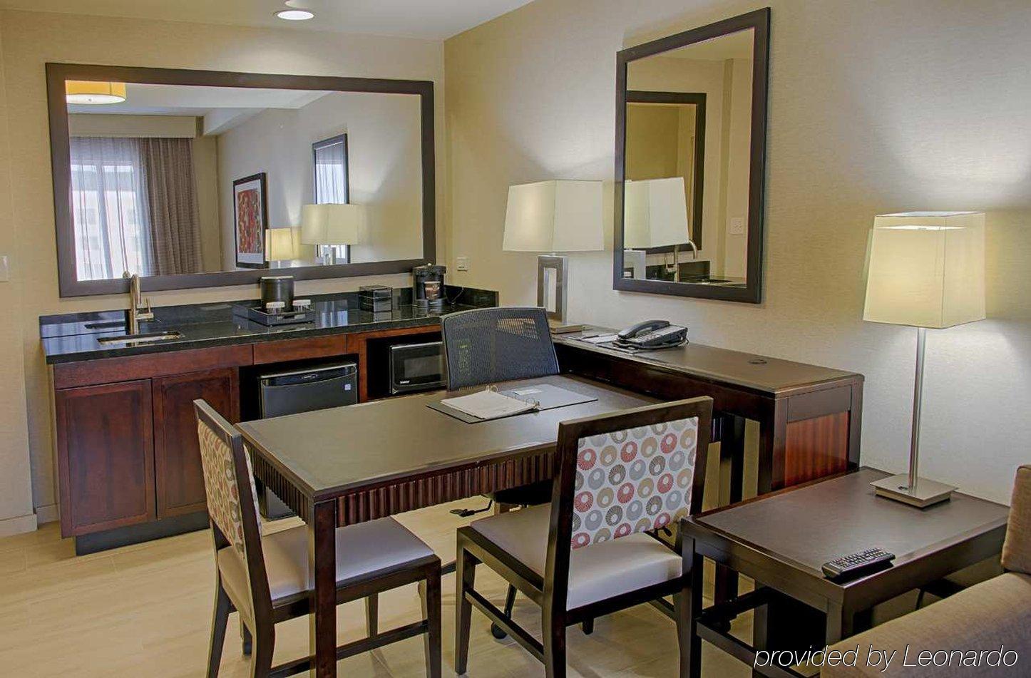 Embassy Suites By Hilton Newark Airport Elizabeth Exteriör bild
