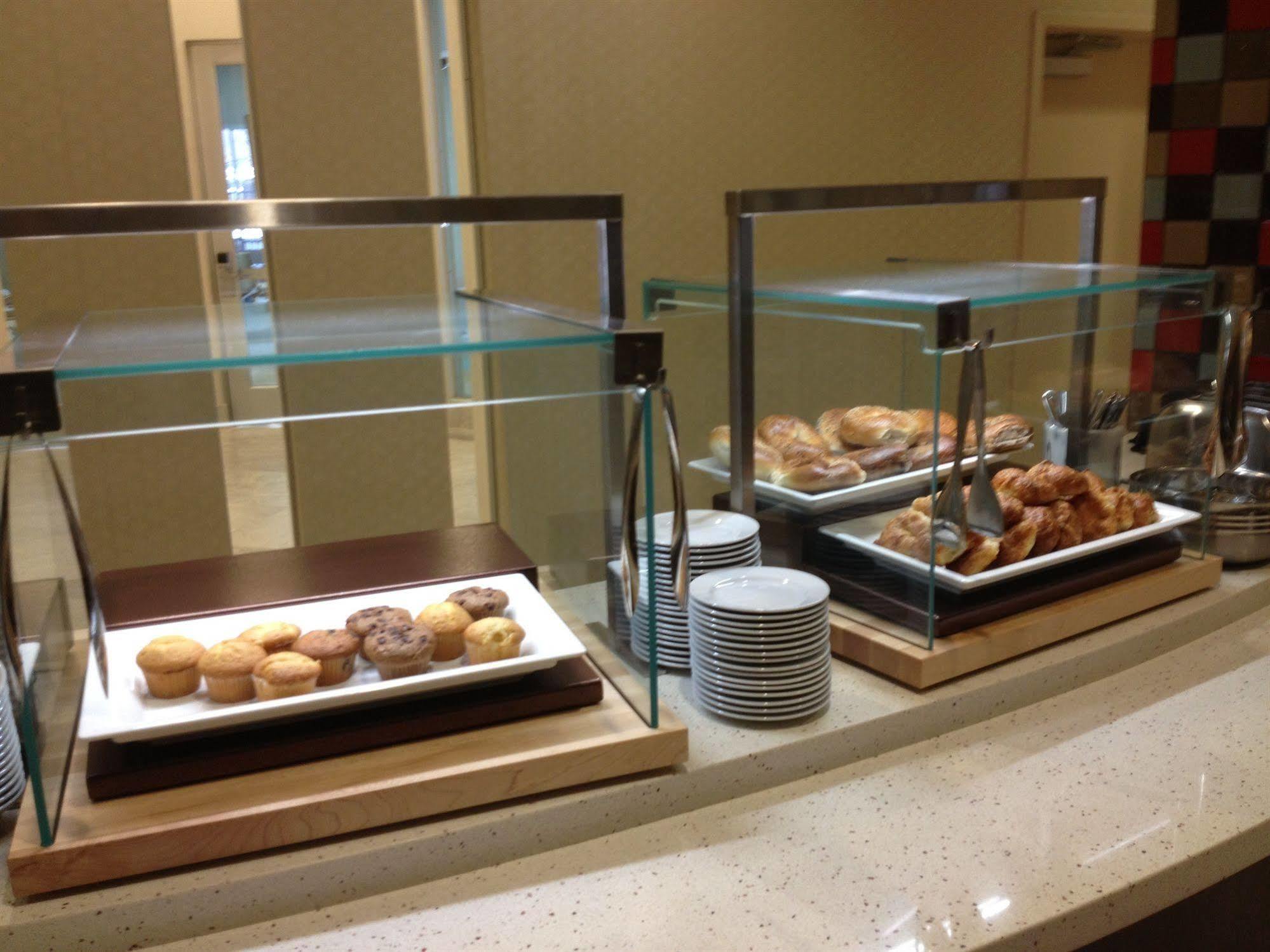 Embassy Suites By Hilton Newark Airport Elizabeth Exteriör bild