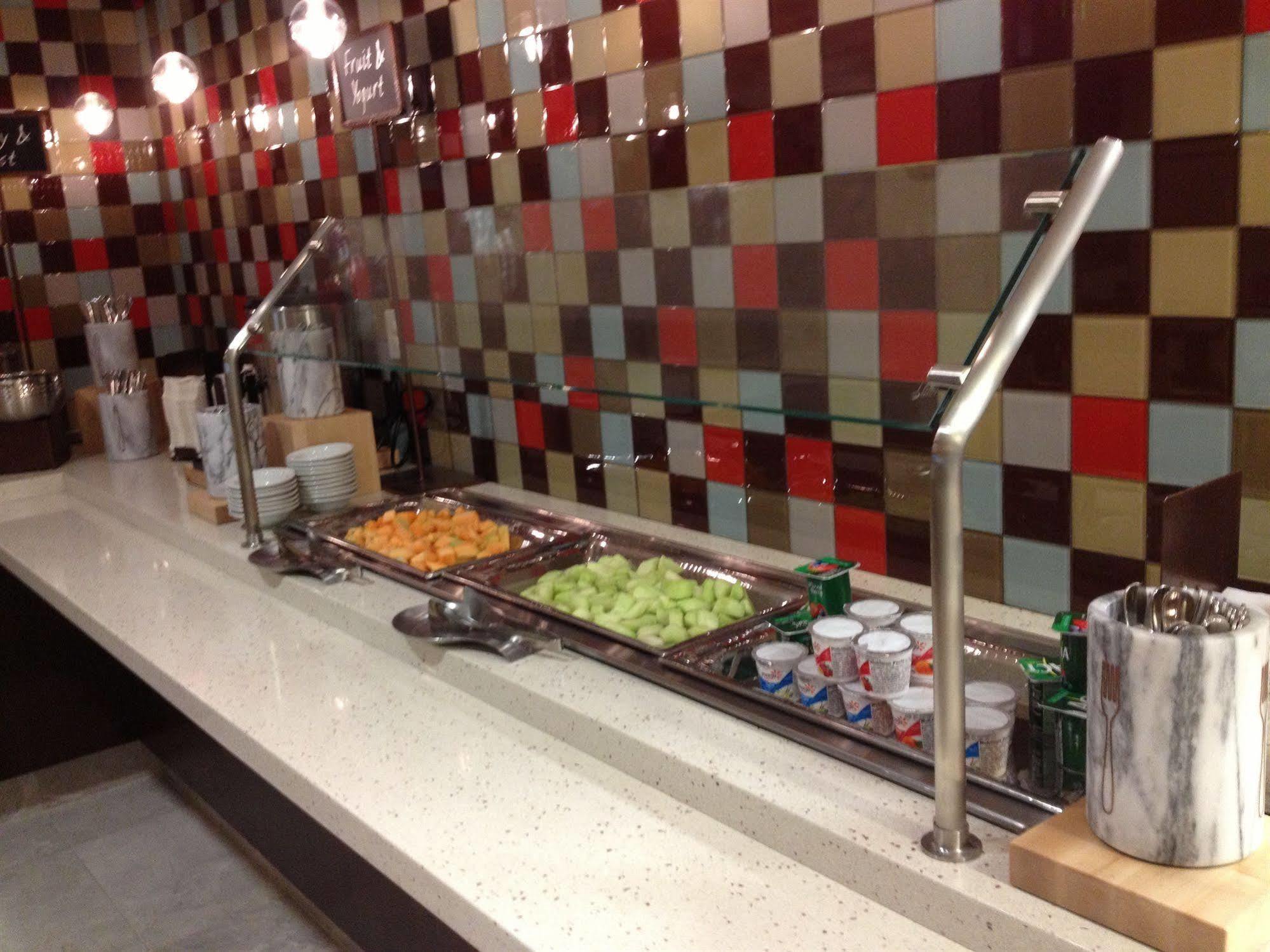 Embassy Suites By Hilton Newark Airport Elizabeth Exteriör bild